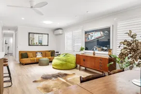 Family Home Near Cafes and Surf Beaches - Image 4
