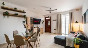 Marsaskala Duplex with Private Patio Near Promenade - Image 2