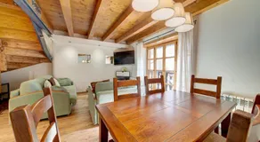 Arties Luxury Apartments con jardín - Image 3