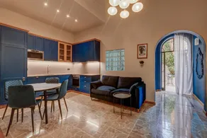 Exquisite Apartment with Patio - Image 3