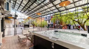 Theatre Hotel by Lodgo - Image 3