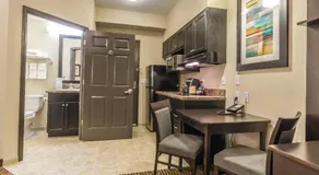 Quality Inn & Suites - Image 4