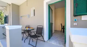 Fotini's Apartments by the Sea - Image 3