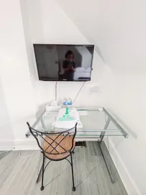 Private Double Cozy Room with Netflix and All Perks - Image 5
