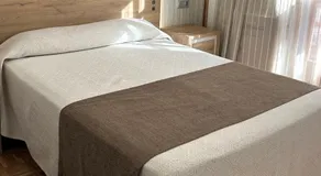 Hotel Can-Vic - Image 2