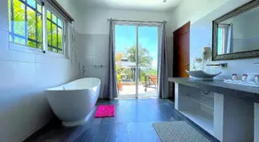 Lakeview Granada Hotel Boutique - Image 2