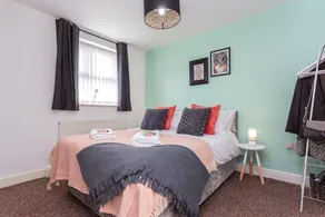 Serviced Apartment, Parking, Netflix, Sleeps 4 - Image 2