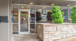 Modern Stay Comfort-Free Parking - Image 5