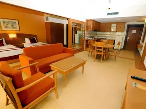 M Suites Hotel - Image 2