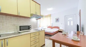 Villa Borna Apartments with Free Parking - Image 5