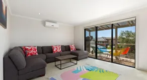 Coastal Holiday Living Bay Views Prime Location - Image 2
