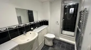 Ely Stays Flat 2 Spacious City Centre Apartment - Image 2