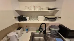 Warm & Welcoming 2-Bed Flat with free parking - Image 5
