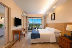 Twin Moon Bay Wehouse Vansort Hotel - Image 2