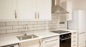 The Spitfire - Renovated 3-bed house in Cheltenham, SLEEPS 8 - Image 5