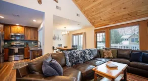 Luxury House in Pocono Mountains - Image 2