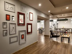 Townhouse Ecity Inn - Image 4