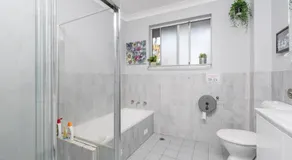 Lively Double Room - Near Olympic Park - Shared Bathroom - Image 2