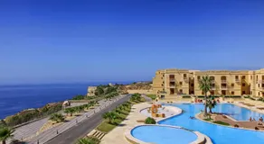 Luxury Stay with Jacuzzi BBQ and Huge Pool - Image 2