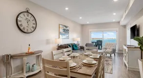 Luxury Downtown 2BDR Lake View Penthouse Condo steps to Beach 302W - Image 2