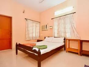 Red Carpet Residence - Image 5