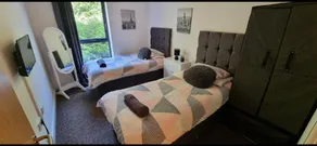 360 Serviced Accommodations - Brentwood 2 Bedroom Executive Apartment with Secure Parking - Image 3
