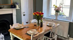 2 bed period cottage sleeps 4 in central Crickhowell - Image 2