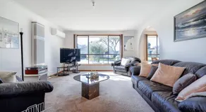 Solander's Retro Residence - By the Beach Group Stay - Image 2