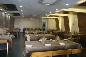Hotel Carrefour - Image 2