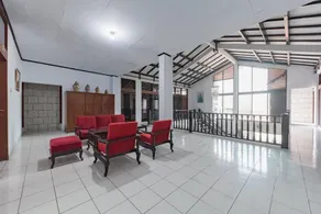 RedDoorz Syariah near Taman Kota Kuningan - Image 5