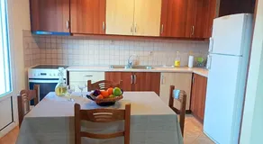 Lourantos Bayside Apartments - Image 4