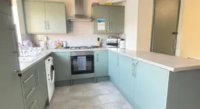Shirley House 6, Guest House, Self Catering, Self Check in with smart locks, use of Fully Equipped Kitchen, close to City Centre, Ideal for Longer Stays, Excellent Transport Links - Image 5