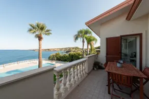 The View - Waterfront apartment with pool - Image 5