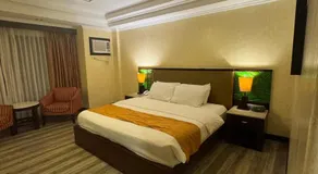 MO2 Westown Hotel - Mandalagan - Image 5