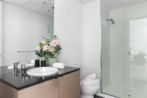 A Stylish & Central 2BR Apt Near Flinders Station - Image 2