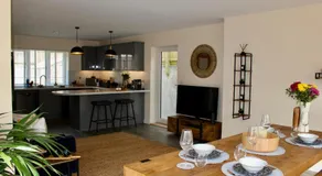 No 1 The Paddock - Spacious holiday home with a hot tub - Image 3