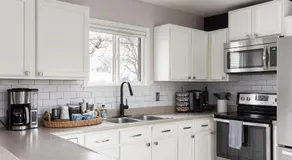 Capitol House - 3 Bed 1 Full and 1 Half Bath, Pet Friendly with Hot Tub walk to Lucas Oil Stadium - Image 3