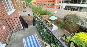 Redhill Town Centre 3 bed House near Gatwick Airport, easy commute to London - Image 5