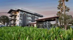 Oxnard Inn Lancaster - Image 3