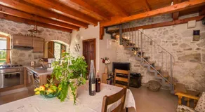 Old stone house - Image 2