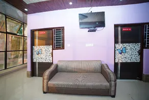 OYO Hotel Tanvit Inn - Image 5