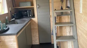 Op zoek naar een leuke overnachting Te huur Prachtig Tiny House De Hutte - Image 4