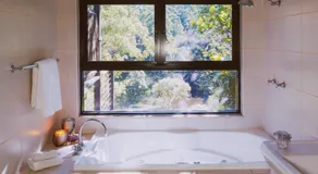 Whispering Valley Cottage Retreat - Image 4