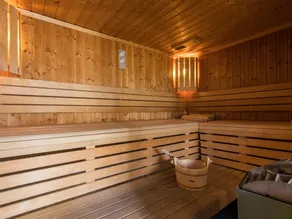 Modern apartment with sauna - Image 4