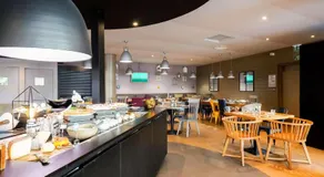 Kyriad ECO - Suresnes - La Defense - Image 2