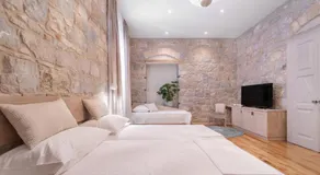 Tifani Luxury Rooms 3 - Image 2