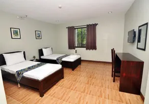 Harbour Gardens Tourist Inn - Image 2