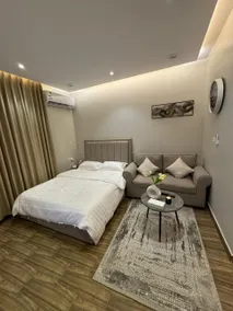 Luxury Modern Studio with Self-Entry - Image 2