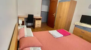 Quarto de Casal Acolhedor - Image 2