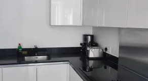 Lovely 1Bed flat 10mins to Canary Wharf & parking - Image 2